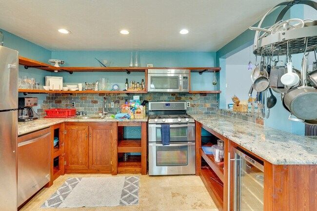 Building Photo - 801 Kalpati Cir