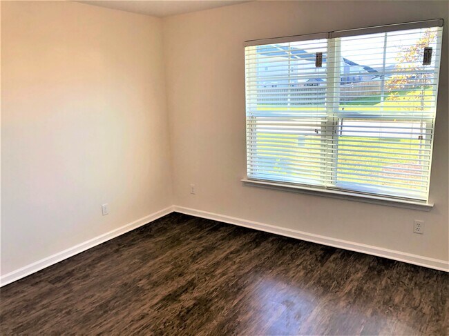 Building Photo - 82 Roseberry Cir