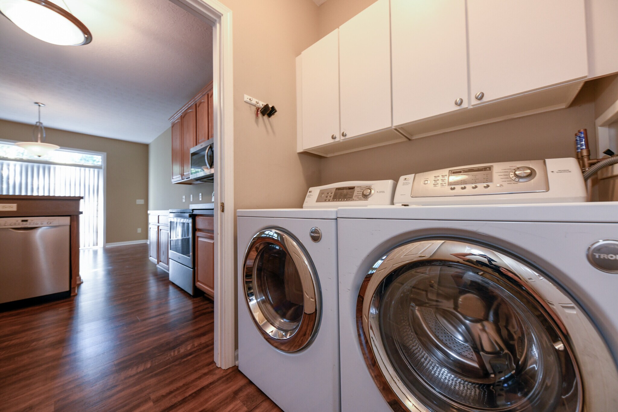 Building Photo - 5845 Crescent Ridge Dr