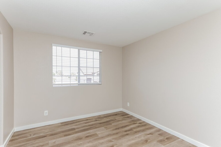Building Photo - 111 Willow Dove Ave