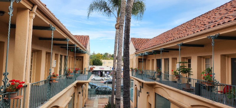 Building Photo - 725 N Western Ave