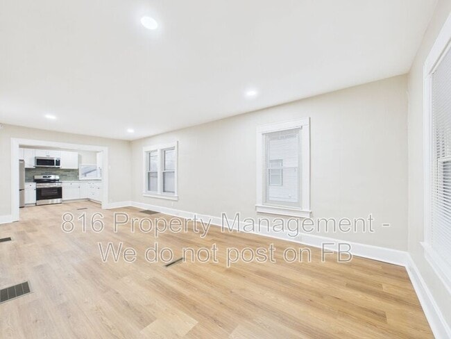 Building Photo - 641 S Huttig Ave