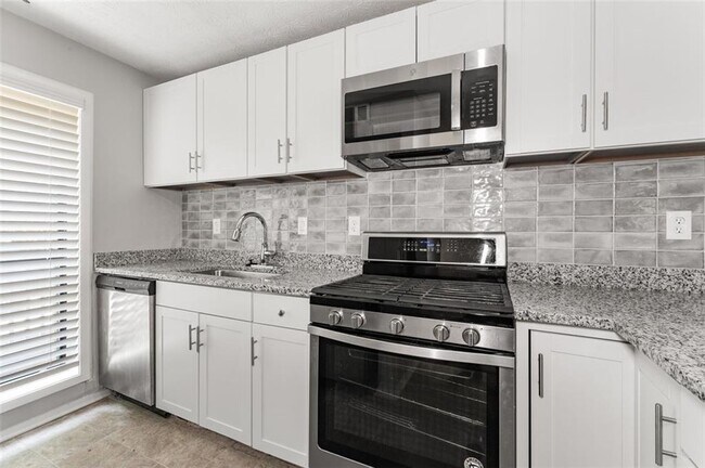 Building Photo - 308 Cumberland Ct SE