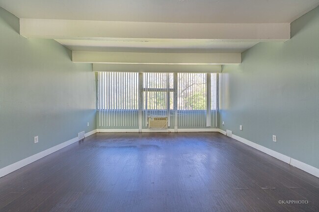 Building Photo - 4800 S Drexel Blvd