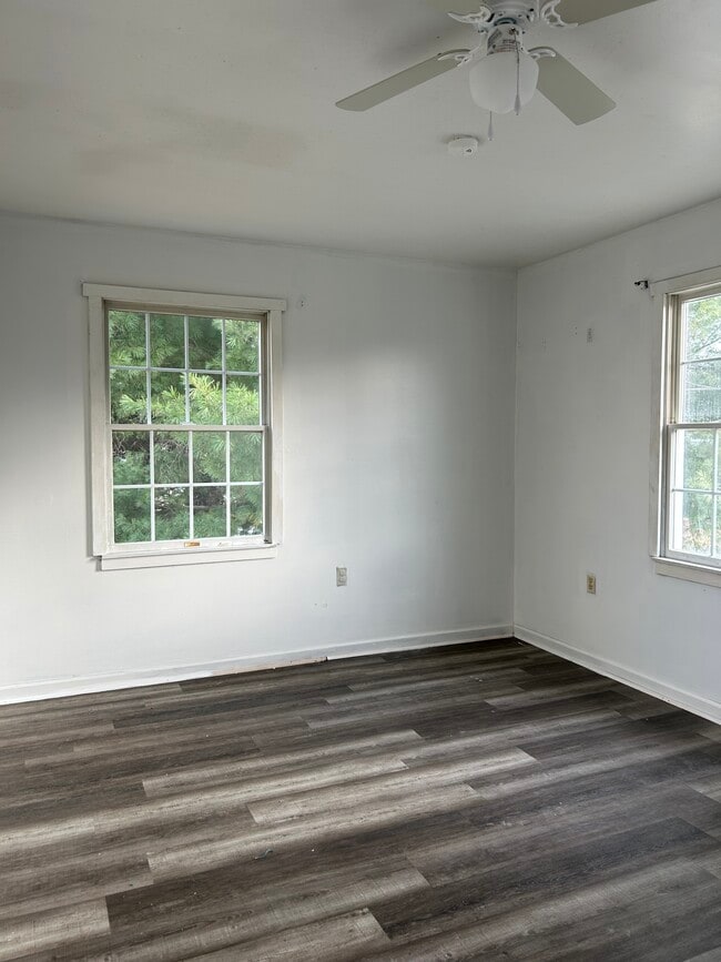 Building Photo - 201 Lock St