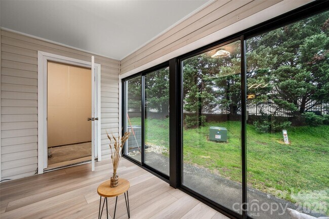 Building Photo - 10943 Carmel Crossing Rd