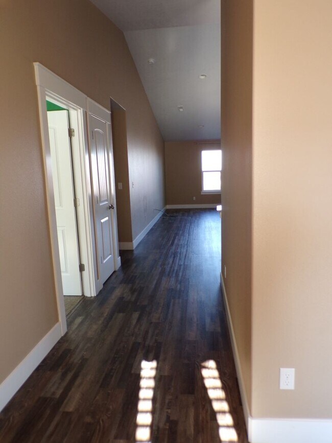 Building Photo - 128 Ridge Drive - 1/2 OFF FIRST FULL MONTH...