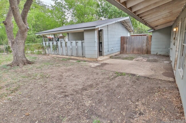 Building Photo - 117 Brettonwood Dr