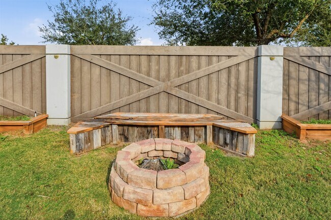 Building Photo - 806 Butterfly Garden Trail