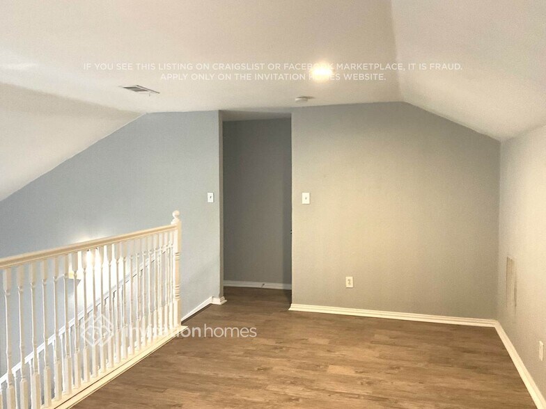 Building Photo - 823 Yellowstone Dr