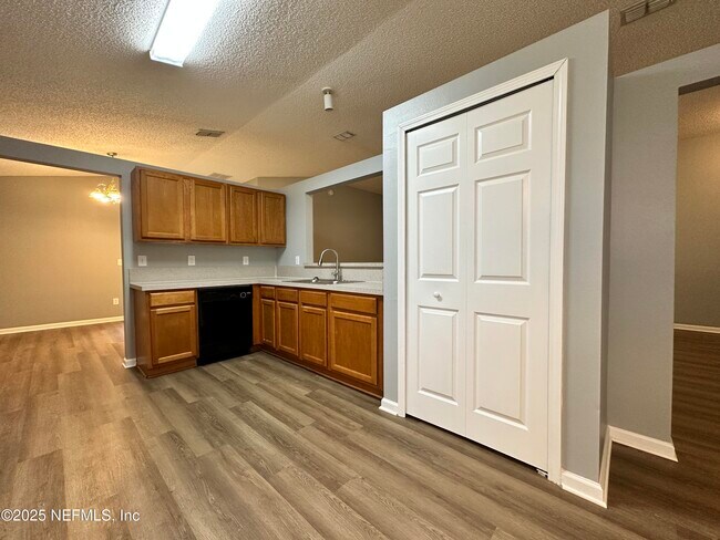 Building Photo - 8705 Star Leaf Rd N