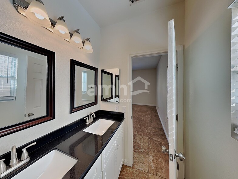 Building Photo - 1660 Encarta St