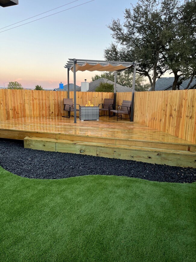 Building Photo - 108 S Thomas Cv