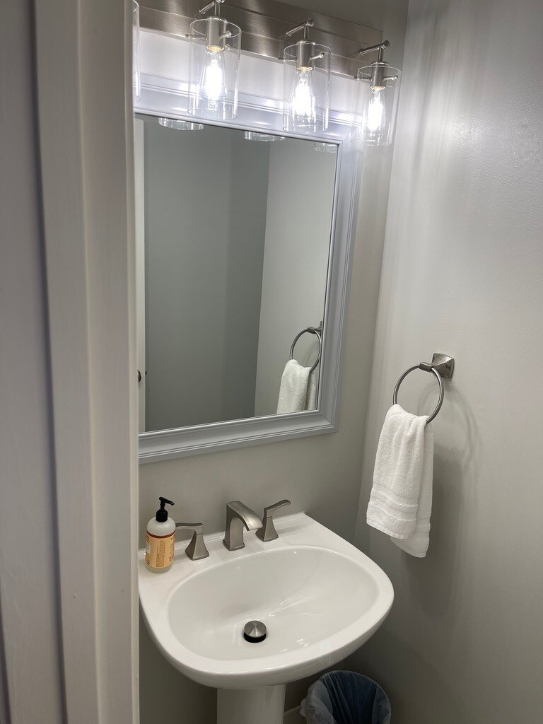 Main level half bath - 2100 Bobbyber Dr