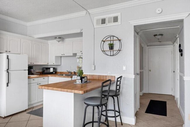 Building Photo - 311 W Ashley St