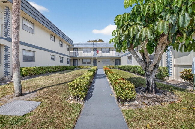 Building Photo - 195 Brittany F