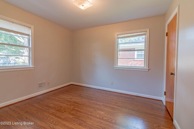 Building Photo - 3311 Dogwood Dr