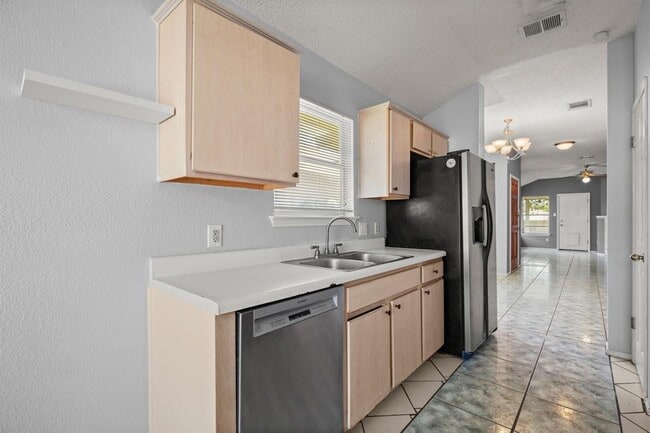 Building Photo - 8133 Tockington Way