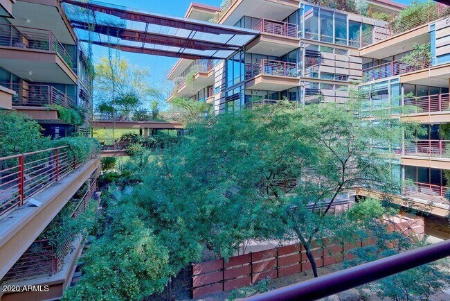 Building Photo - 7117 E Rancho Vista Dr