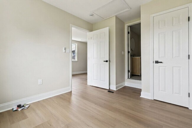 Building Photo - 617 Transcontinental Dr