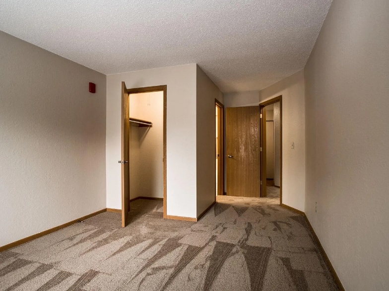 Building Photo - 2015 Central Ave NE