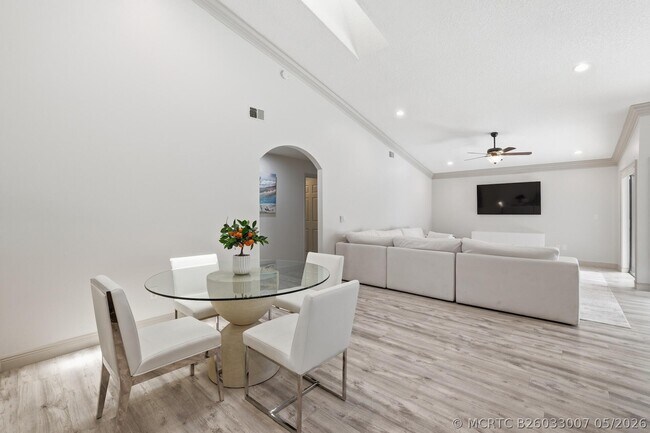 Building Photo - 15600 Rolling Meadows Cir