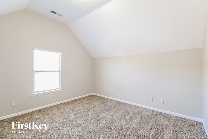 Building Photo - 102 Birchwood Ct