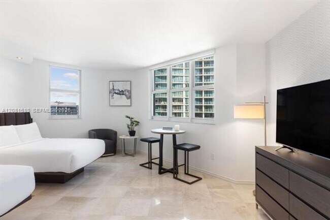 Building Photo - 17375 Collins Ave