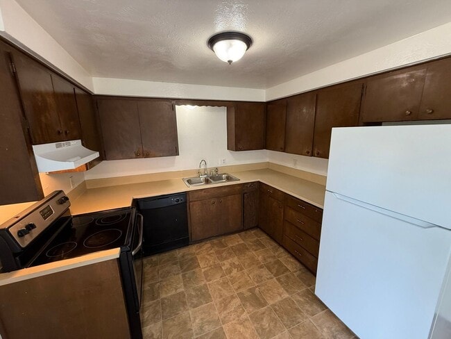 Building Photo - 3875 Iberis St NE