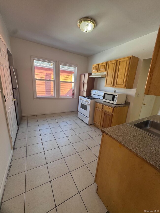 Building Photo - 4 Gray St