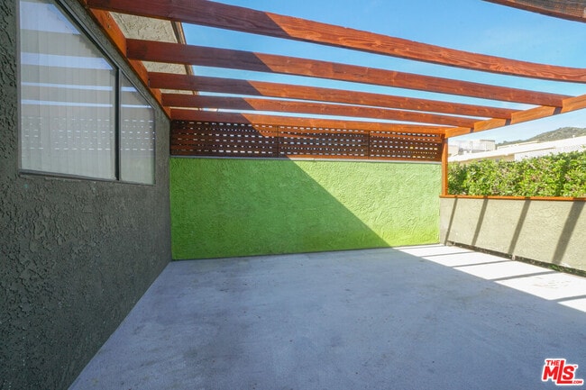 Building Photo - 1534 N Formosa Ave