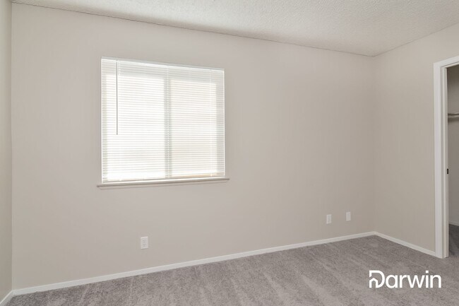 Building Photo - 5141 Shadow Hill Drive, Las Vegas, NV 89120