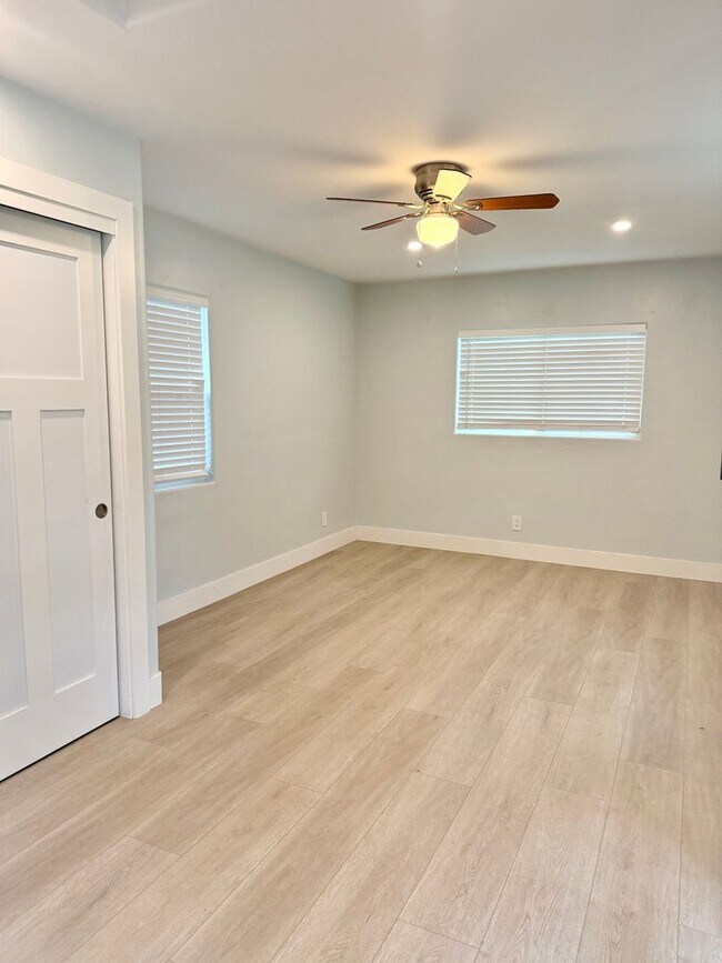 Building Photo - Cute Cottage