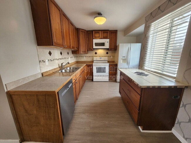 Building Photo - 2260 E 91st Ave