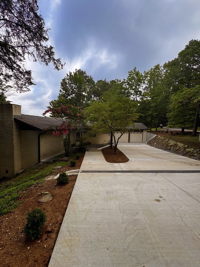 Building Photo - 15344 Dutchmans Dr