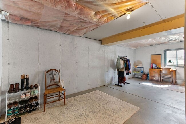 Building Photo - Classic 3 Bedroom 2 Bathroom in Fort Collins Ranch in an Incredible Location!