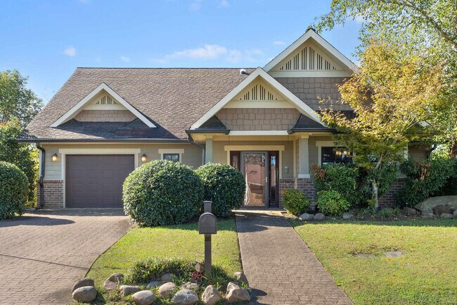 Building Photo - 209 Windmeade Cir