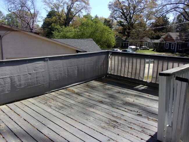 Building Photo - 304 Oak Dr