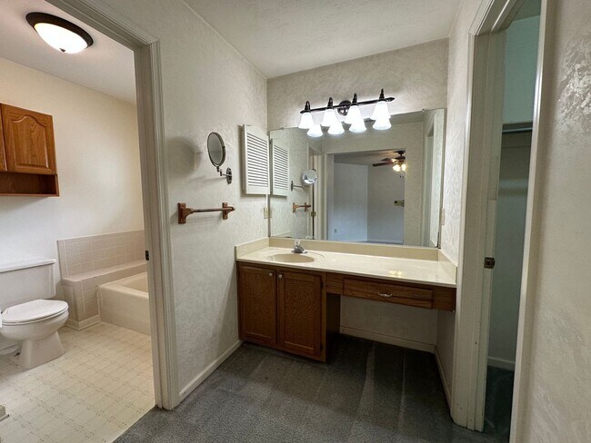 Building Photo - Call or Text Amanda Tate for more informat...