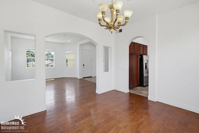 Building Photo - Elegant 5Bdm 3Ba Hilltop Home In Fallbrook!