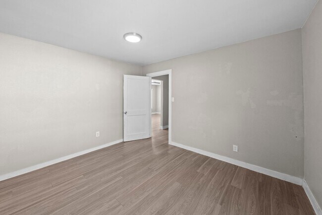 Building Photo - 8 Jennische St