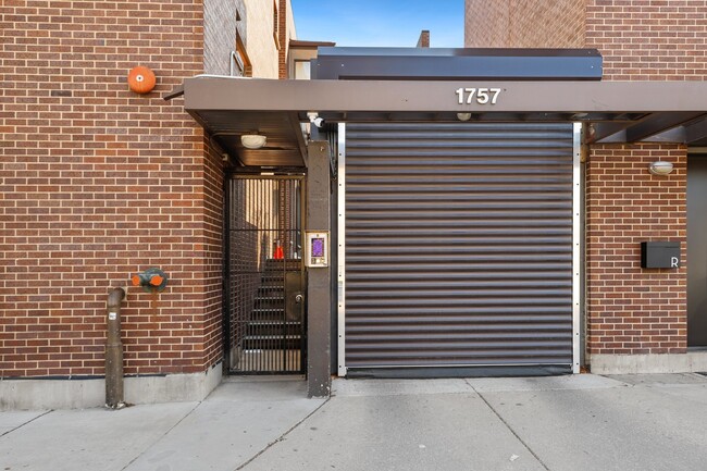 Building Photo - 1757 N Paulina St