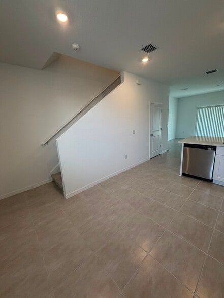 Building Photo - 2864 Skyline Lp