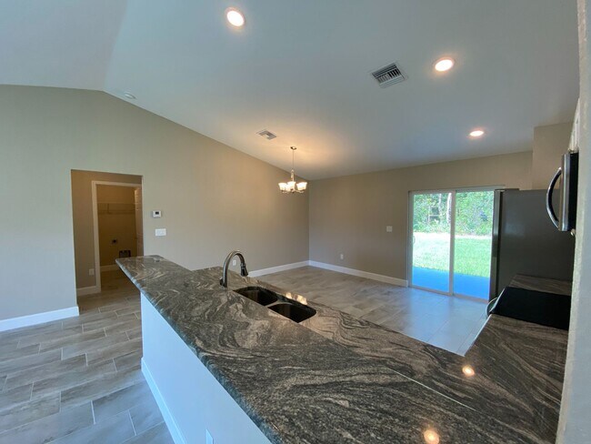 Building Photo - Desirable SW Ocala Neighborhood 3/2/2 **Wo...