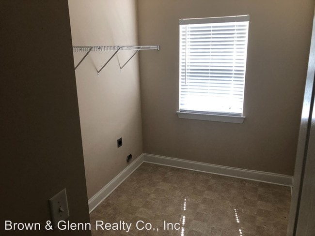 Building Photo - 3 br, 2 bath House - 4820 Water Ct.
