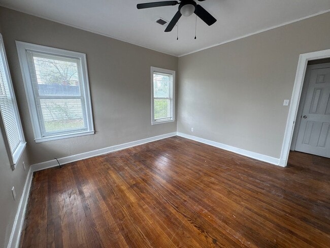 Building Photo - Newly Renovated Home in Hyde Park