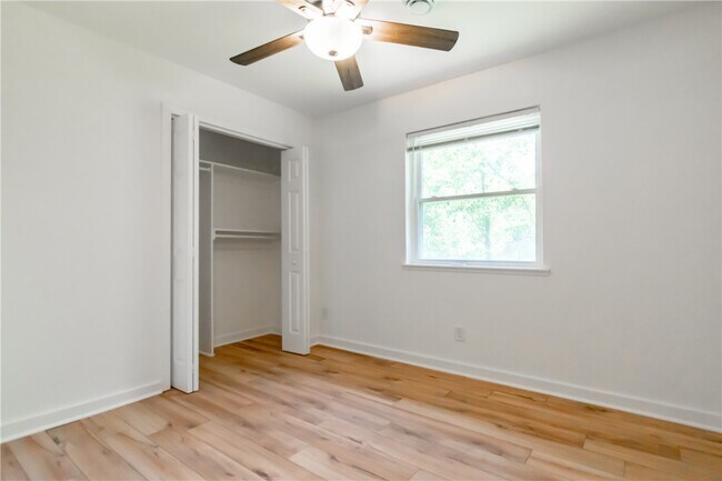 Building Photo - 2332 S Clover Dr