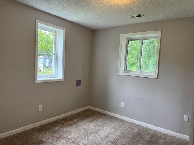 Building Photo - Home in Pembroke
