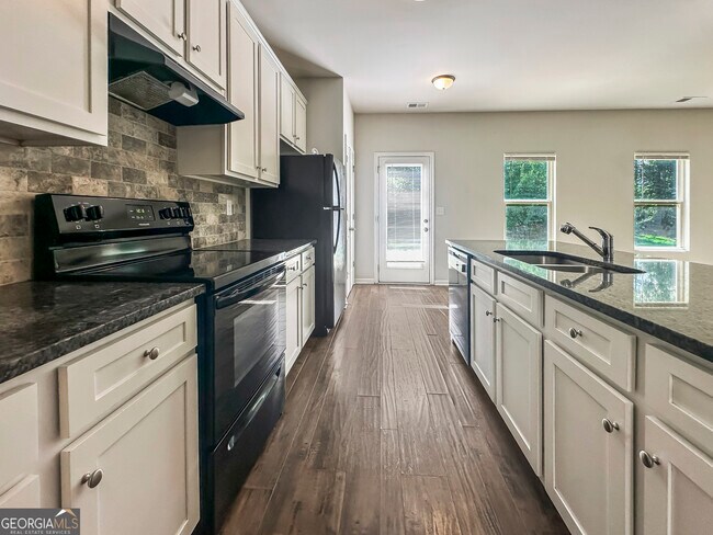Building Photo - 206 Daisy Cir