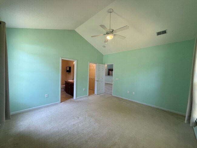 Building Photo - 2302 Clandon Dr